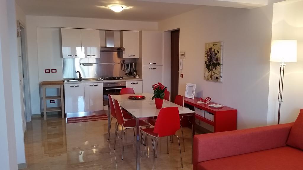 Baia Giardini Apartments מראה חיצוני תמונה